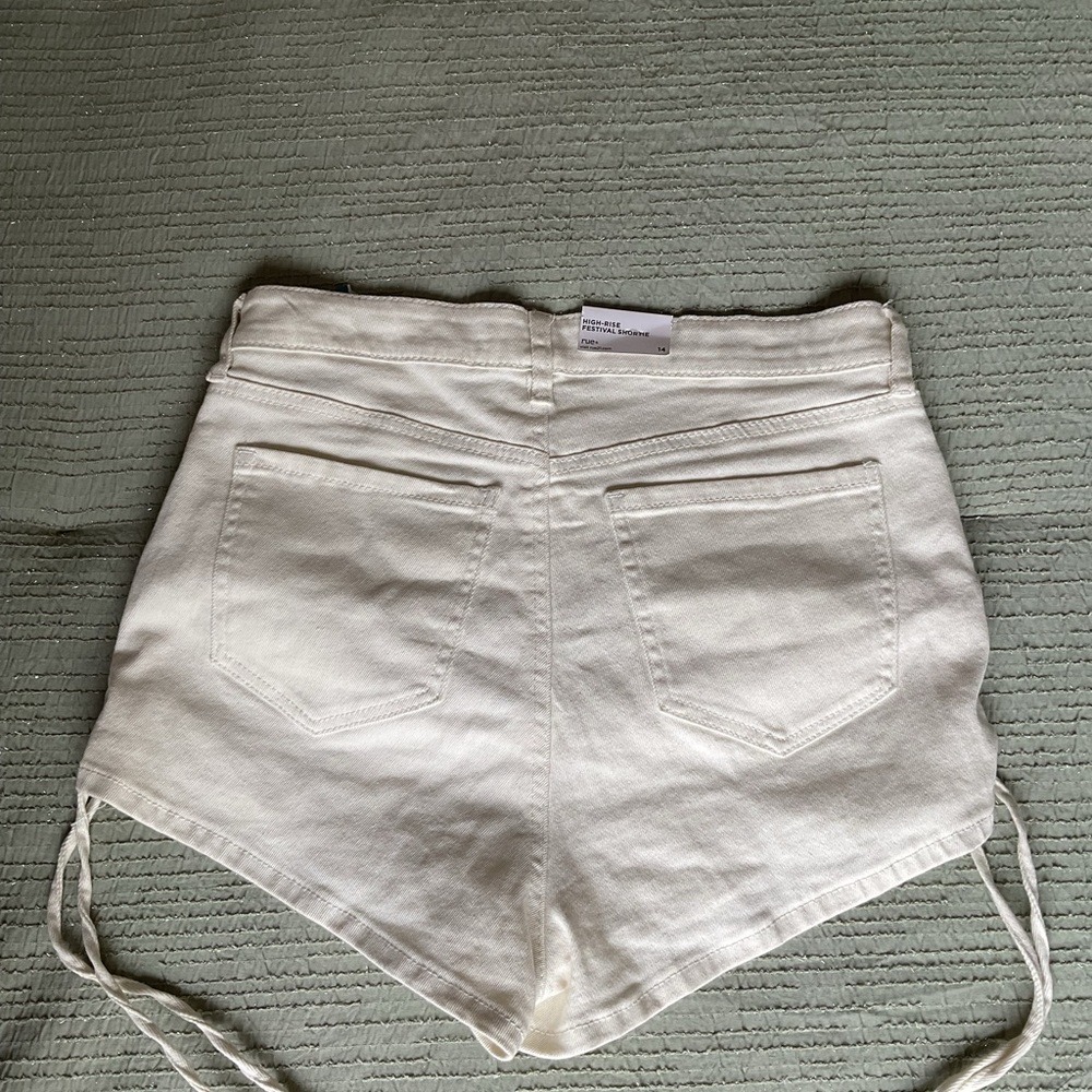 Rue21 Off-White Lace-Up High Waist Shorts Size 14 - Picture 3 of 5